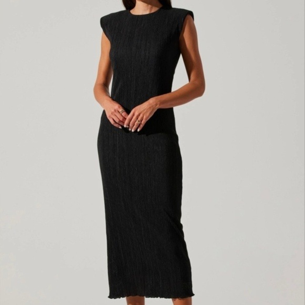 ASTR The Label Plisse Midi Dress Black Padded Shoulder Minimalist Quiet Luxury S